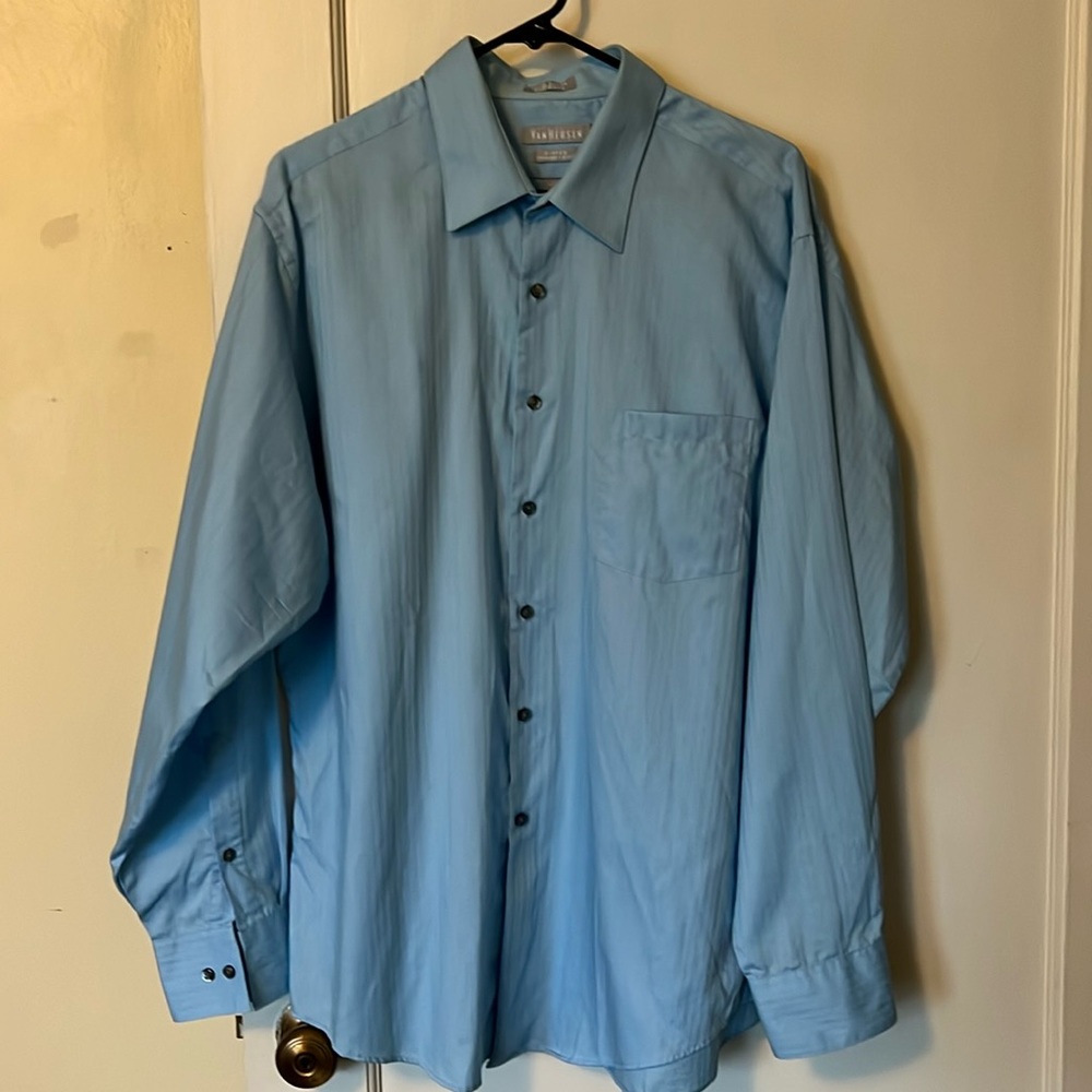 Men’s Van Heusen light blue long sleeve button down shirt with satin stripes